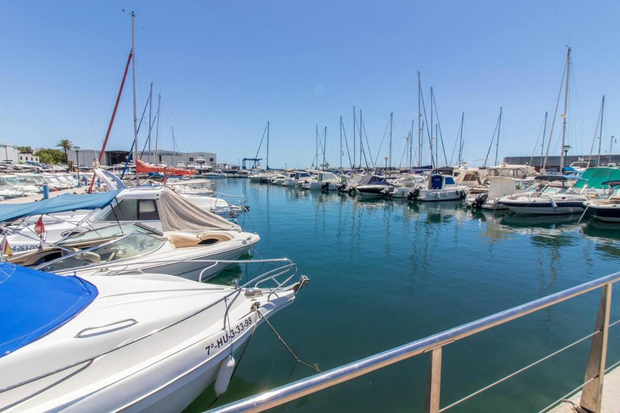 Room In Guest Room - Private Room In The Fishing Port Of ماربيا المظهر الخارجي الصورة
